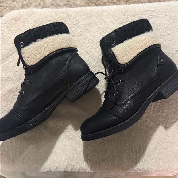 Shoes - Women's Black and Cream Ankle Boots Sz 9 worn only once!